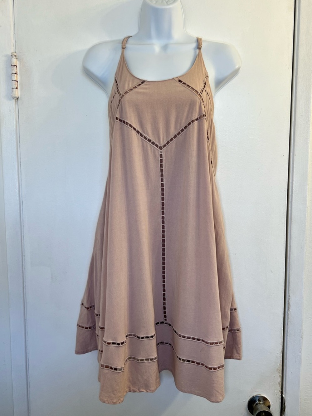 Lulu’s Shift Dress With Trim Cutout